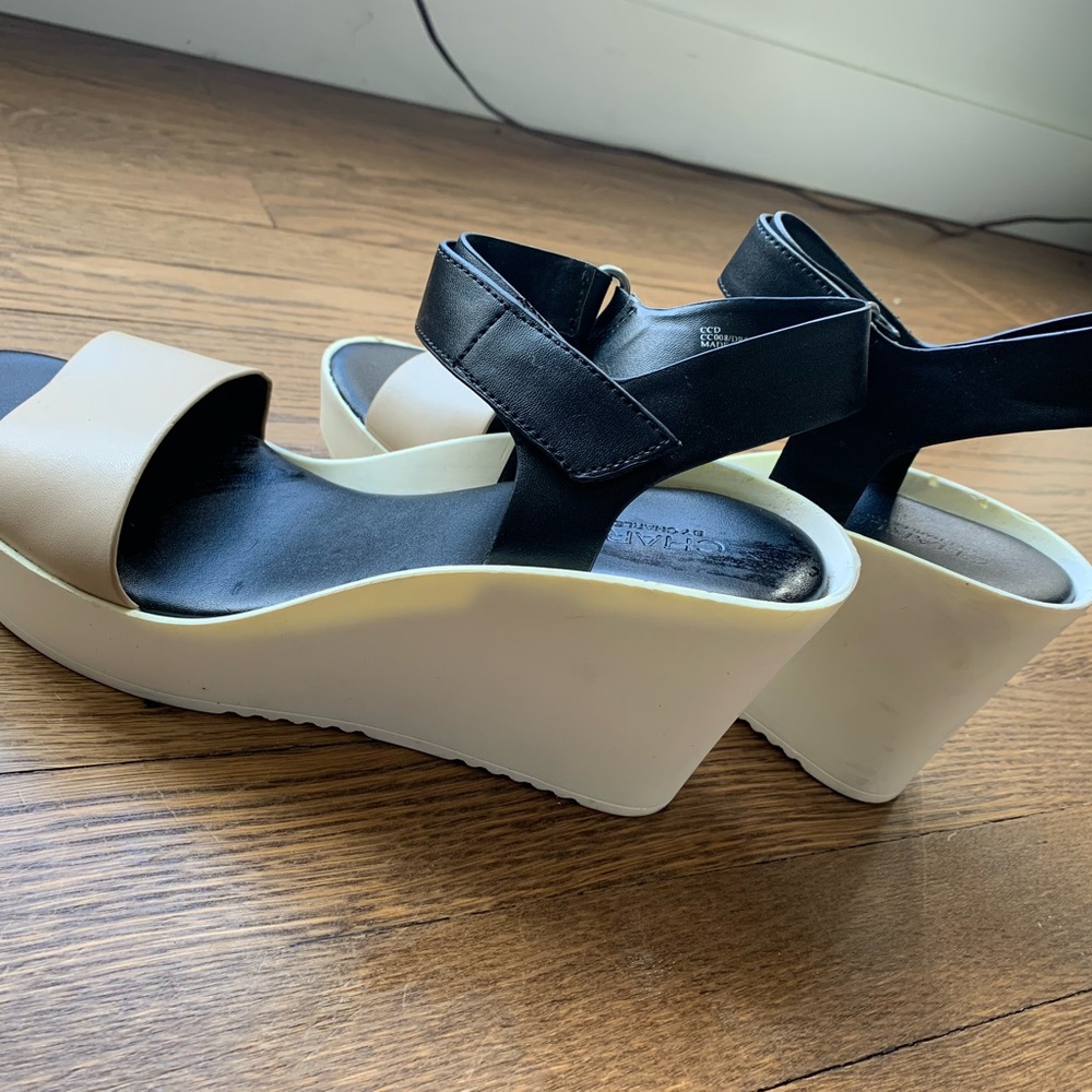 Charles David Molded Wedge Sandal - Picture 4 of 8